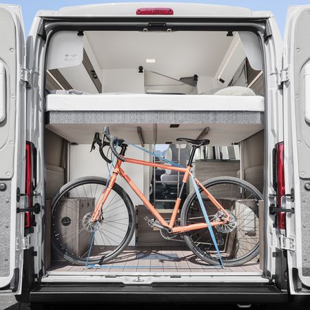 vantourer-campervan-540d-beladung-fahrrad-unter-hubbett-mj-2026