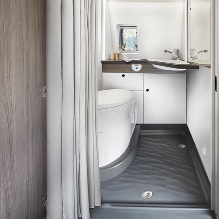 vantourer-campervan-600d-variobad-innenansicht-mj-2026